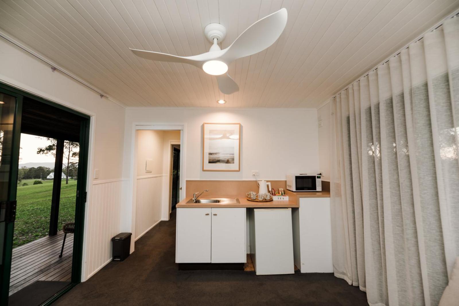 Cabins At Lovedale Wedding Chapel Extérieur photo